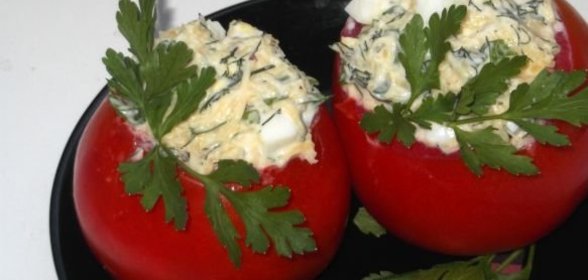 Помидоры, фаршированные сыром, яйцом и майонезом