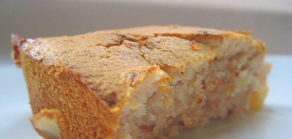 Манник с яблоками и малиновым вареньем
