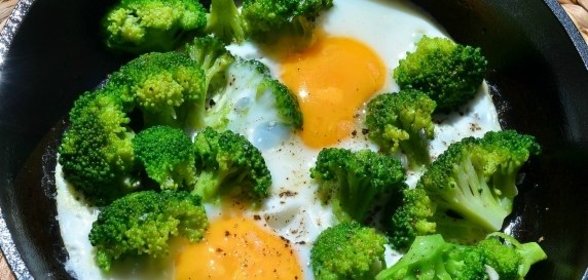 Яичница с брокколи