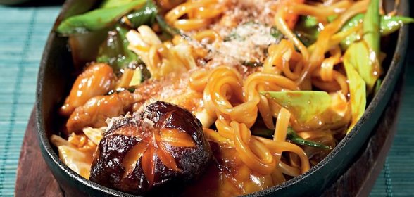 Яки удон - лапша удон, жаренная с морепродуктами и овощами