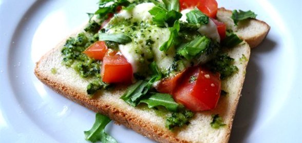 Горячий средиземноморский бутерброд