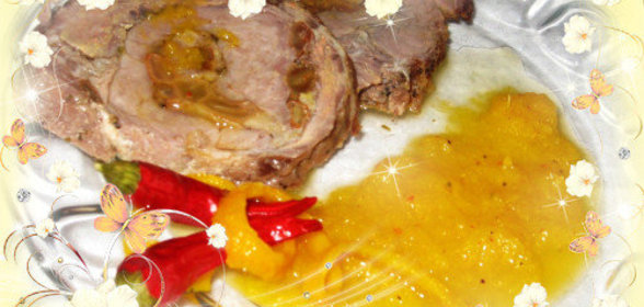 Мясной рулет с яблочно-изюмовой начинкой