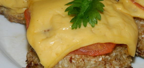 Котлеты из индейки с помидорами и сыром