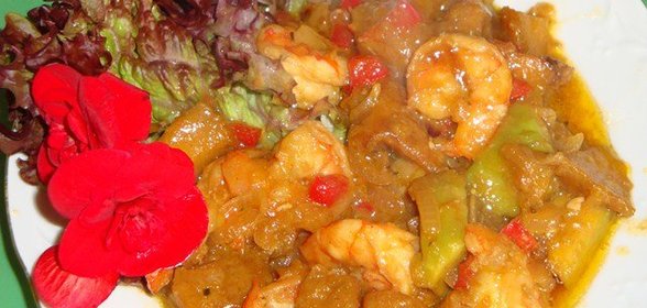 Креветки с манго и авокадо