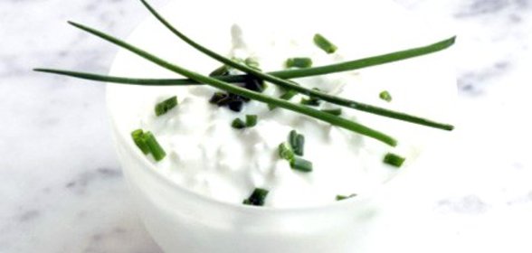 Творог с чесноком