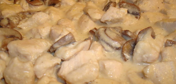 Куриное филе с грибами и сырным соусом