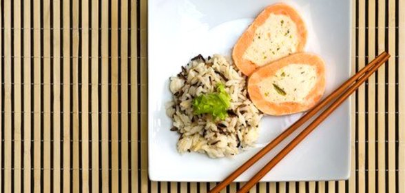 Рыбный рулет с яйцом и зеленью