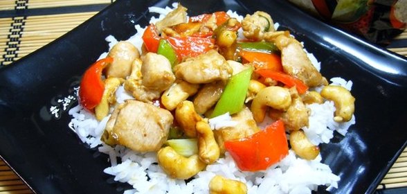 КАЙ ПХАТ МЕТ МА-МУАНГ ХИМПХАН (курица с кешью)