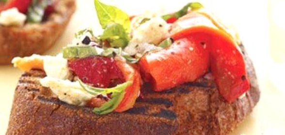 Бручетта с болгарским перцем и сыром фета