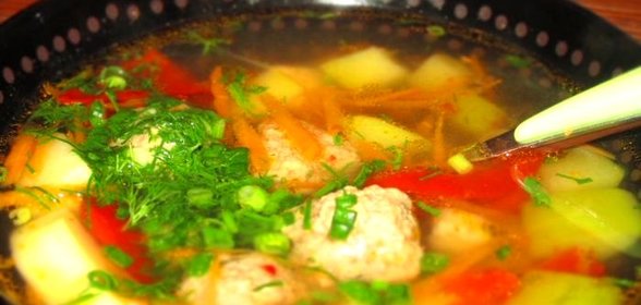Суп с фрикадельками из фарша и колбасы
