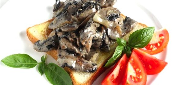 Лесные грибы под соусом