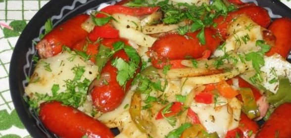 Картофельное рагу с колбасой