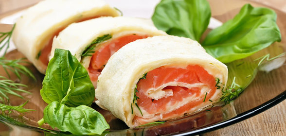 Рулет из лаваша с лососем