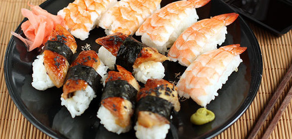 Суши с креветкой, угрем и омлетом