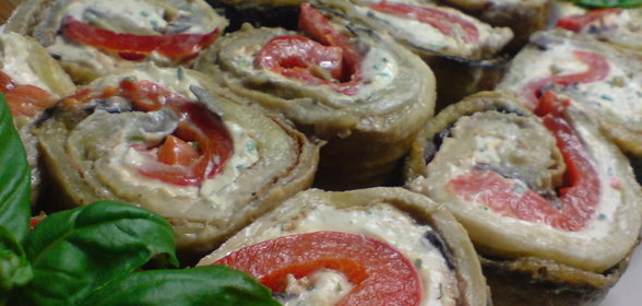 Рулетики закусочные из баклажанов и печёного перца