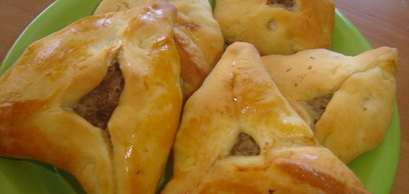 Треугольные вкусняшки, капустный пирог и булочки с кунжутом