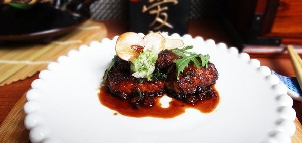 Жаренный тофу под карамельным соусом