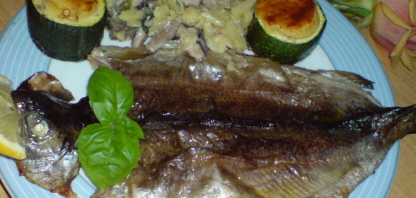 Запечённая форель с цуккини, картофелем и маринованными грибами в сливках