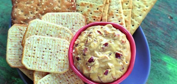 Чешский дип с копчеными колбасками