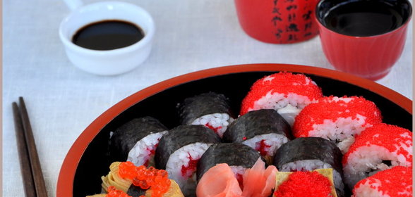 Роллы калифорния, роллы тамаго, дзакуро-дзуси и нигири тамаго