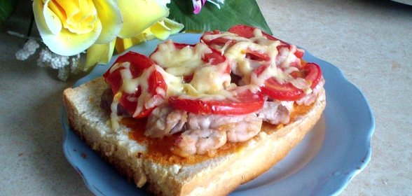 Пицца на батоне с индейкой