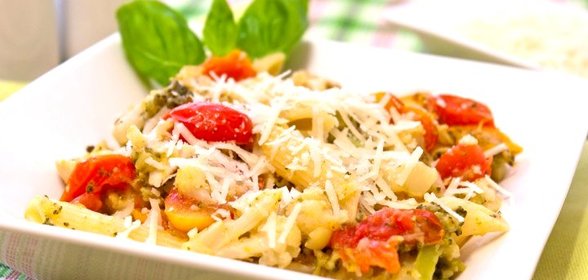 Макароны с брокколи, цветной капустой и куриным филе