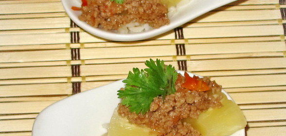 Ма Хо — «Скачущие галопом лошади» с рисом – свинина и креветки на дольках ананаса