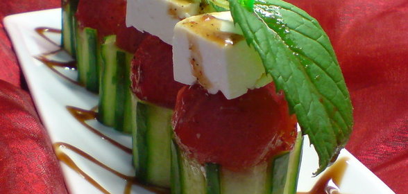 Болгарский салат на шпажках,как закуска