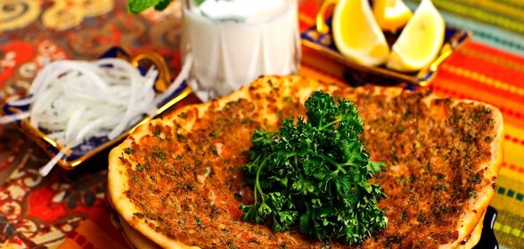 Турецкая пицца Лахмакун
