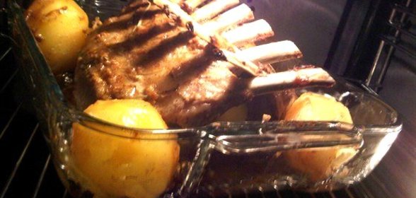 Каре ягренка с картофелем