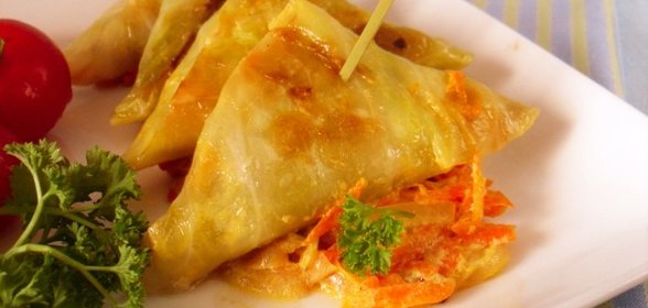 Голубцы в треуголках со шпагой в боку