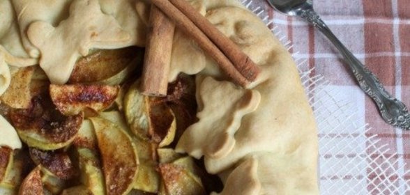 Галета с яблоками и корицей