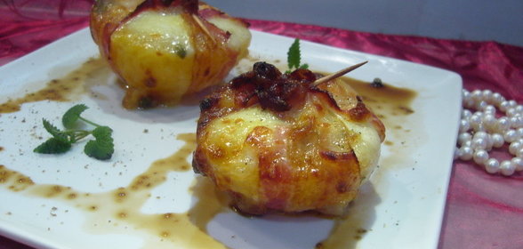 Персики с моцареллой в беконе