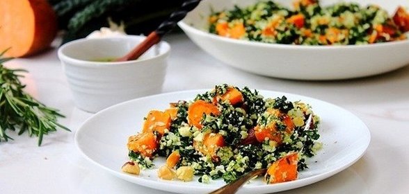 Киноа с капустой кале, бататом и соусом песто