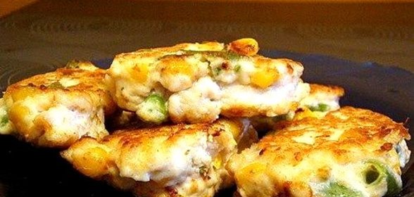 Куриные оладьи с кукурузой