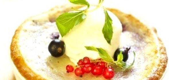 Блины со свежими ягодами по‑датски (Dutch Baby)