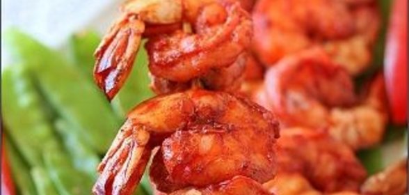 Креветки в стиле тандури на шпажках