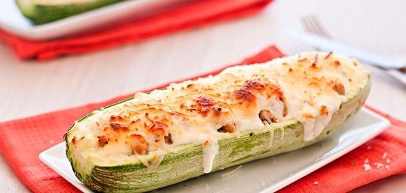 Кабачки, фаршированные курицей