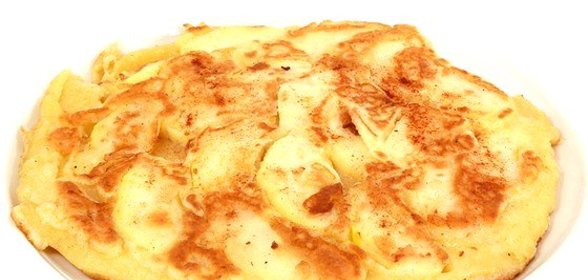 Сладкий омлет с карамелизированными яблоками