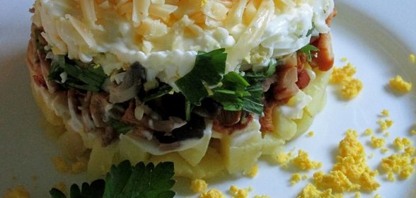 Слоеный салат с сыром