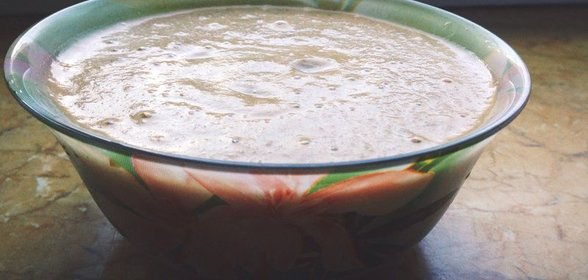 Суп-пюре из чечевицы с помидорами и копченым сыром