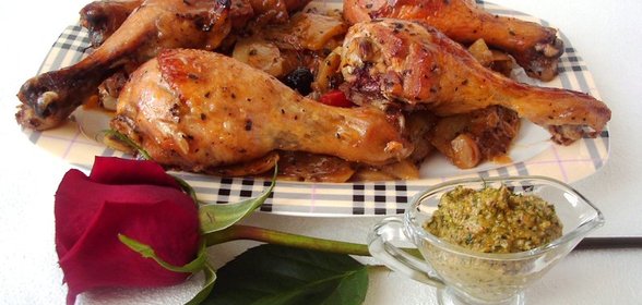 Куриные голени с картофелем, оливками и песто. Воскресный обед в итальянском стиле. ФМ