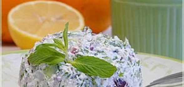 Египетский салат с сыром Фета, мятой и укропом
