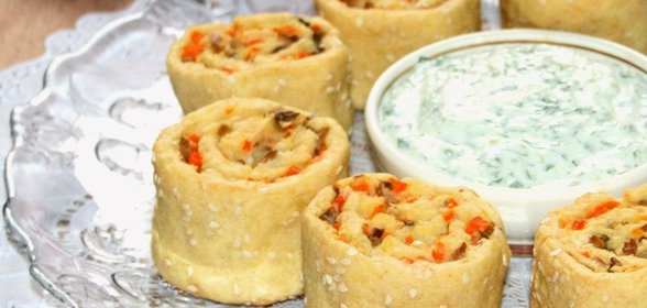 Картофельные роллы с грибами и морковью + густой соус из огурца и черемши