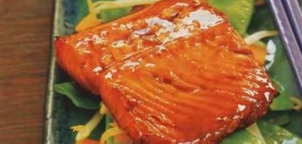 Лосось, запеченный под соусом терияки