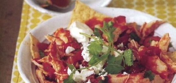 Салат из квашеной капусты с финиками и изюмом