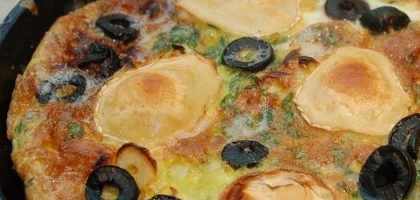 Омлет с луком пореем