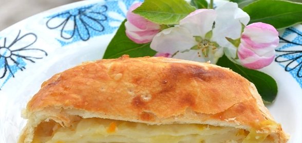 Штрудель с заварным кремом и фруктами