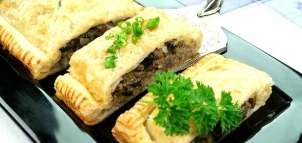 Штрудель с грибами и луком