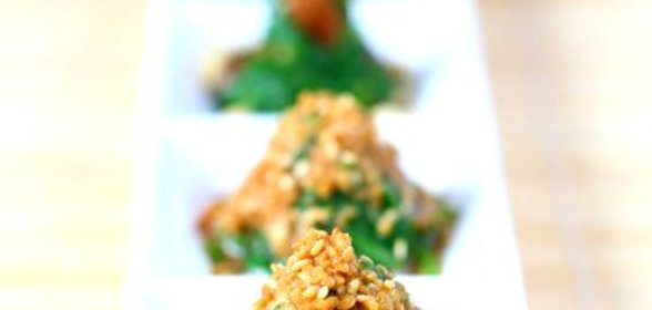 Шпинат с кунжутом и чесноком